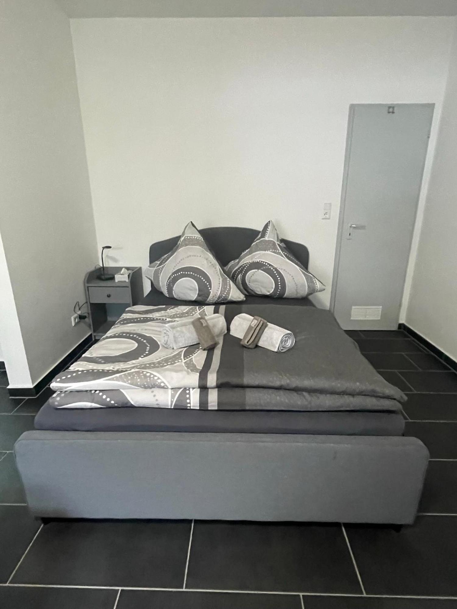Naehe Hauptbahnhof & Ece-Center, Smart Tv Apartamento Karlsruhe Exterior foto